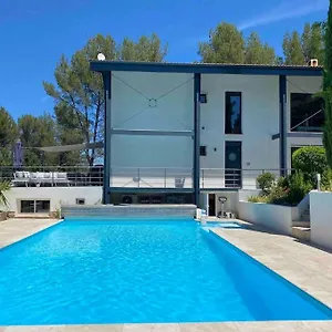 https://appartement-2-4-pers-piscine-entre-aix-et-cassis.fr-provencehotel.com